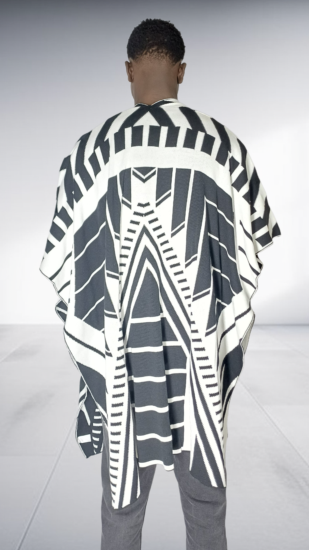 Zeitgeist Chevron Pattern Poncho - Black & White