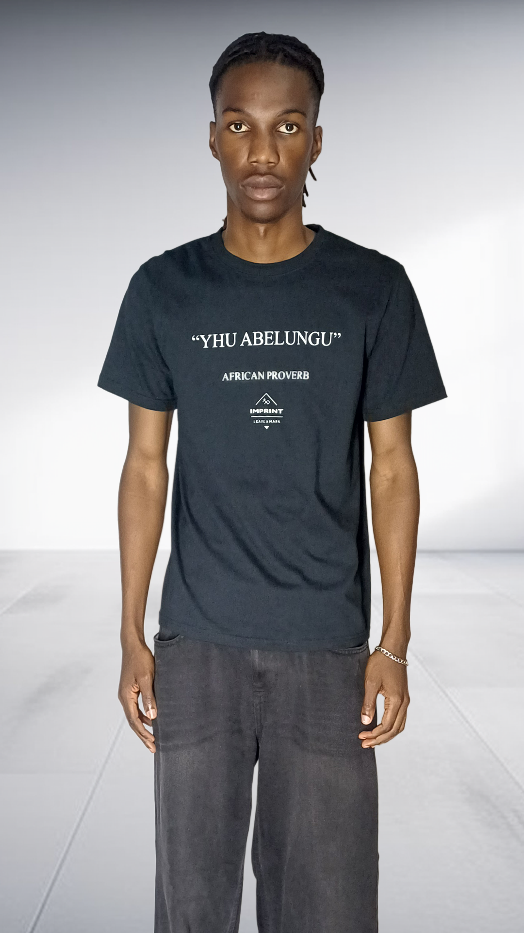 Imprint 'Yhu Abelungu' African Proverb T-Shirt - Black