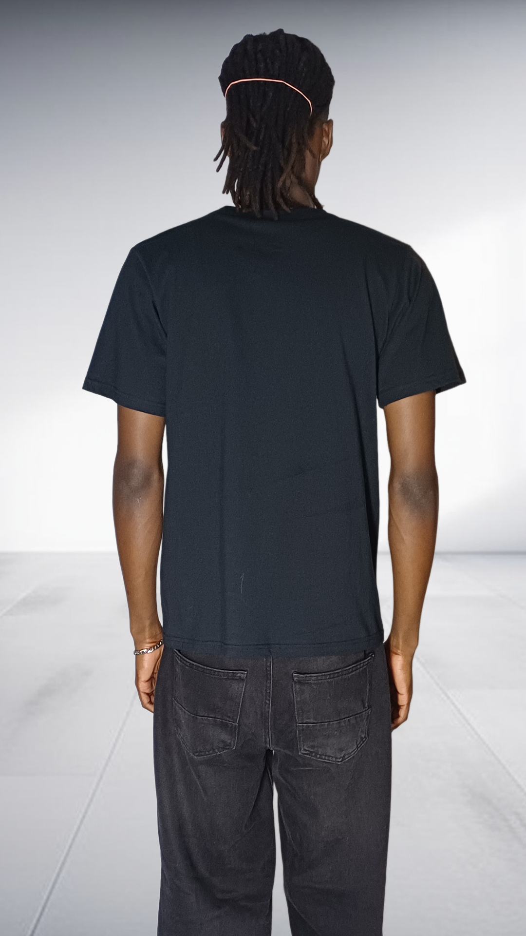 Imprint 'Yhu Abelungu' African Proverb T-Shirt - Black